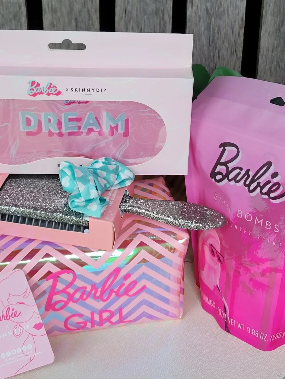 Barbie Skinnydip London : Steamers, Eyemask, Zip Pouch, Hair Brush & Scuunci